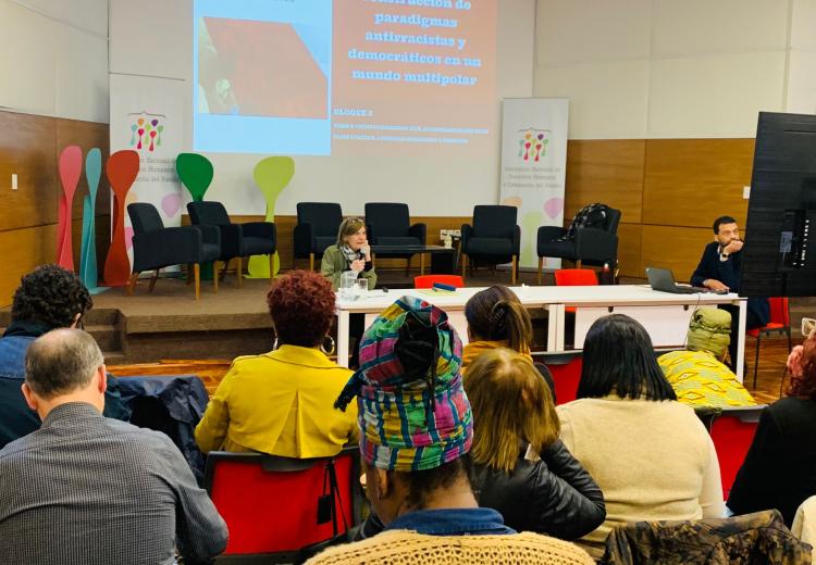 Seminario "Construcción de paradigmas antirracistas y democráticos en un mundo multipolar"